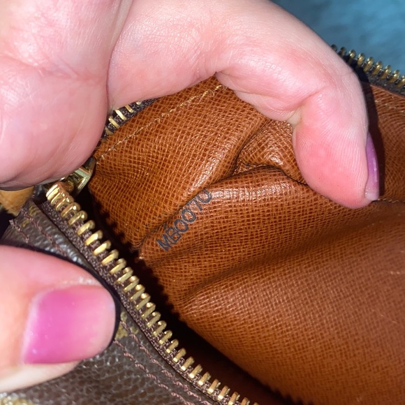 Loui Vuitton crossbody purse - Picture 6 of 11